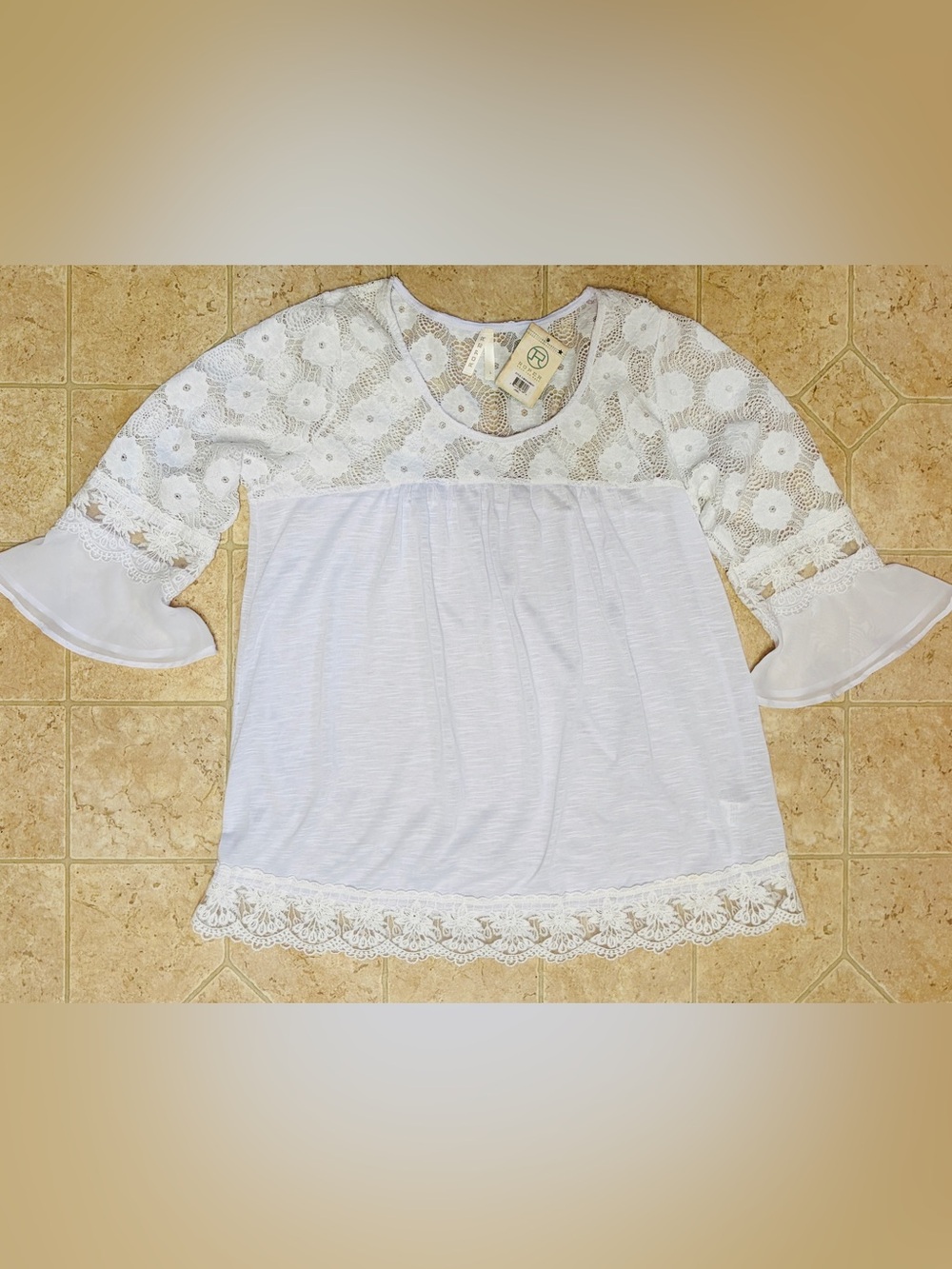 NWT ROPER WHITE FLOUNCY TOP WITH LACE ~ GORGEOUS HTF! SIZE LARGE